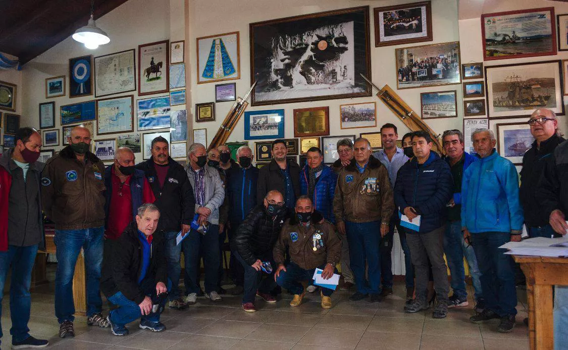 Tarjeta +U Malvinas (2)