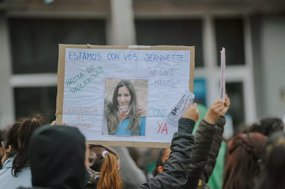 Jeannette Valladores