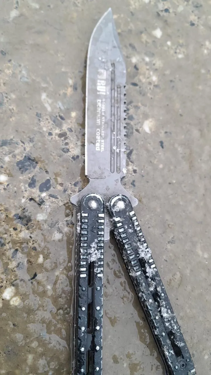 arma policia atacado