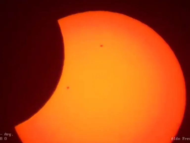El primer eclipse parcial de Sol finalmente Sucedió. A las 16.46 se dio inicio en Eclipse Solar 2022