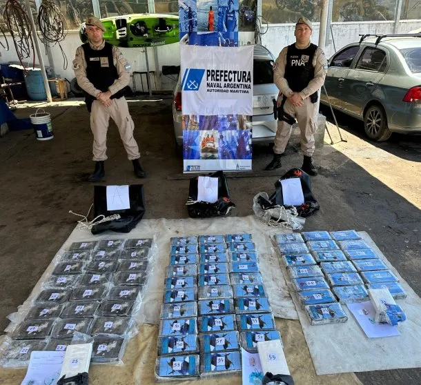 cargamento-droga-flotando-el-parana