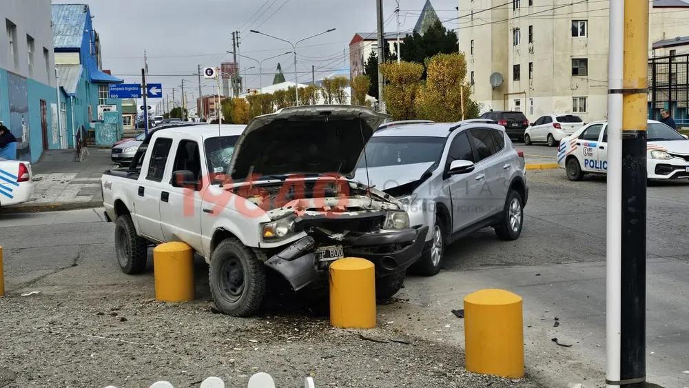 Choque en Prefectura Naval y Aeroposta- RG