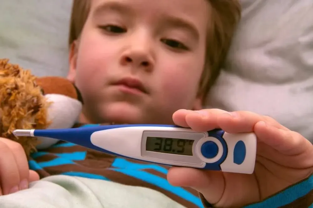 niño con fiebre
