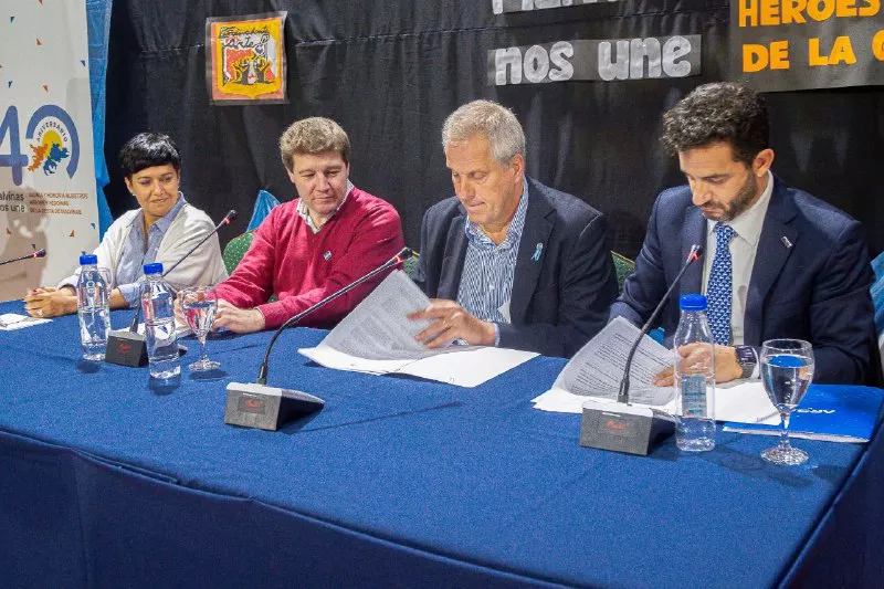 Firma convenio internet e