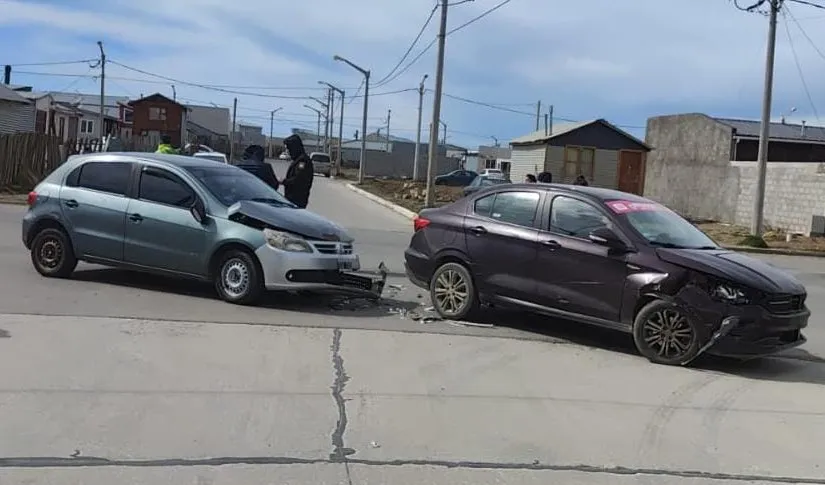 Choque Playero Blanco y Halcón Colorado