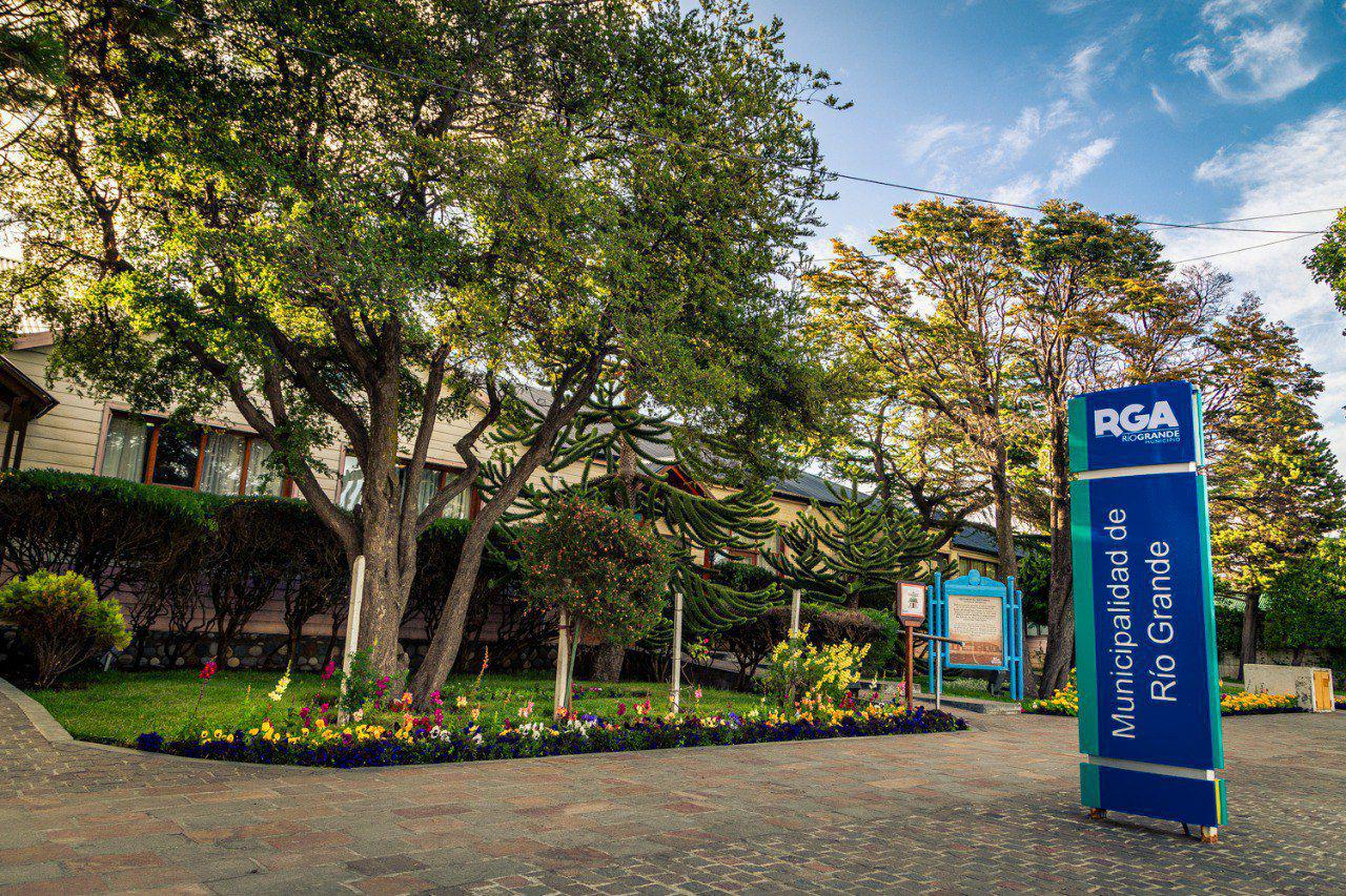 photo5125395499401193793