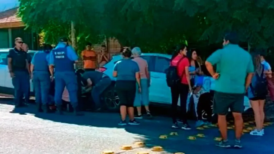 Nene encerrado auto Neuquén