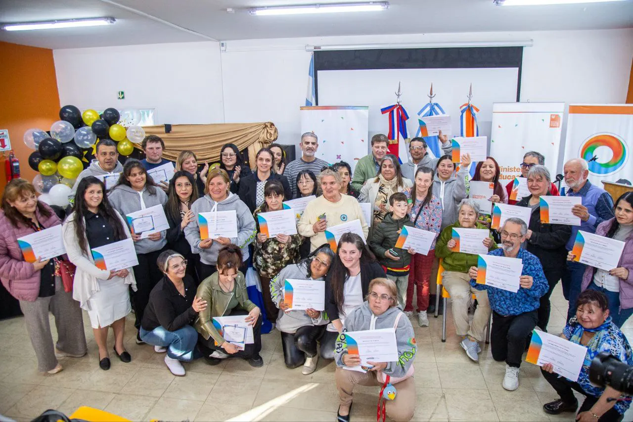 Gobierno- Entrega de diplomas Yo Sí Puedo