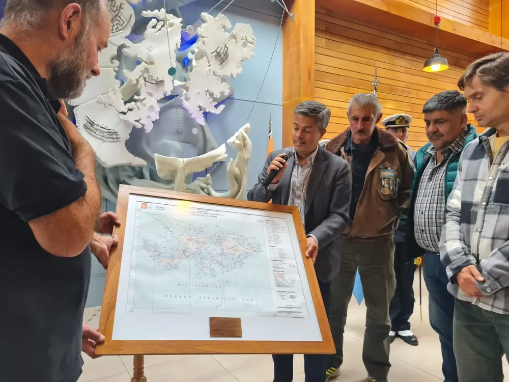 Escultura Malvinas Tolhuin