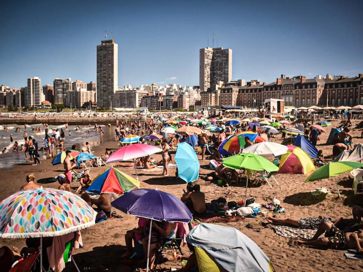 PLAYA-CALOR-VERANO-TURISMO-20-1200x900