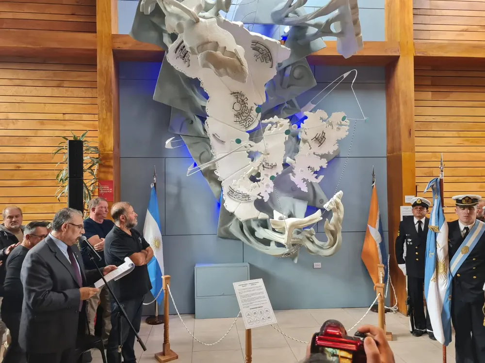 Escultura Malvinas Tolhuin