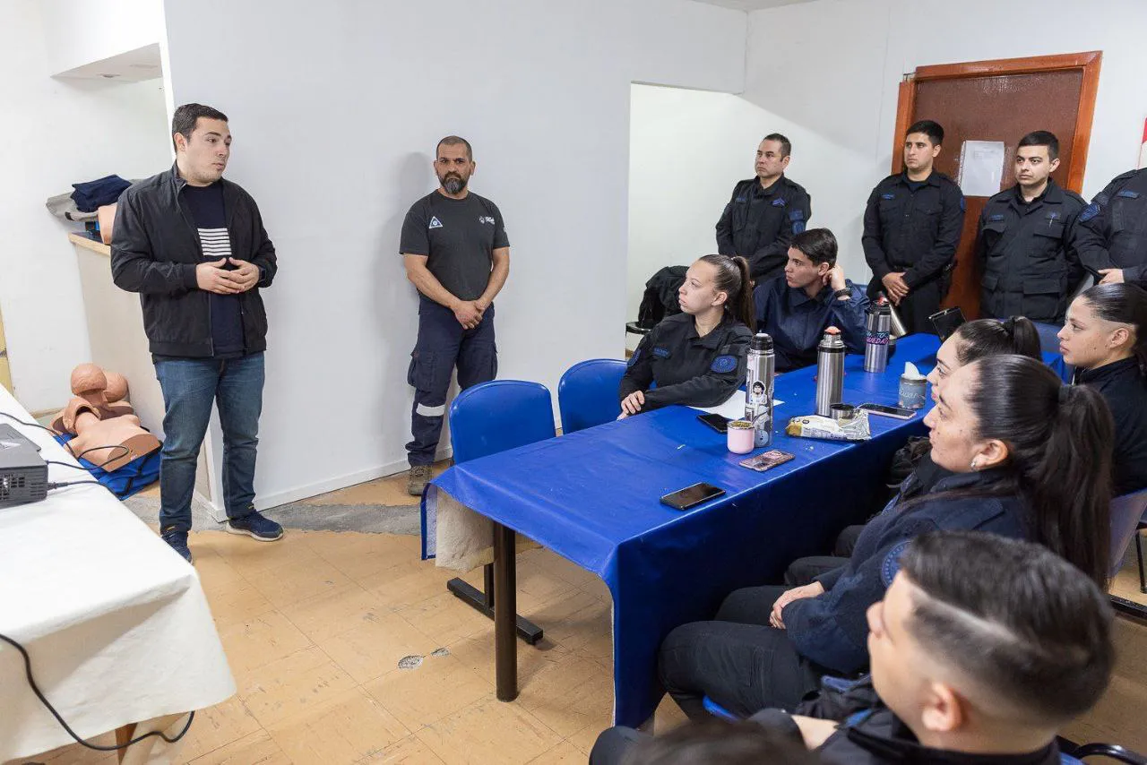 Capacitación Defensa Civil y PFA