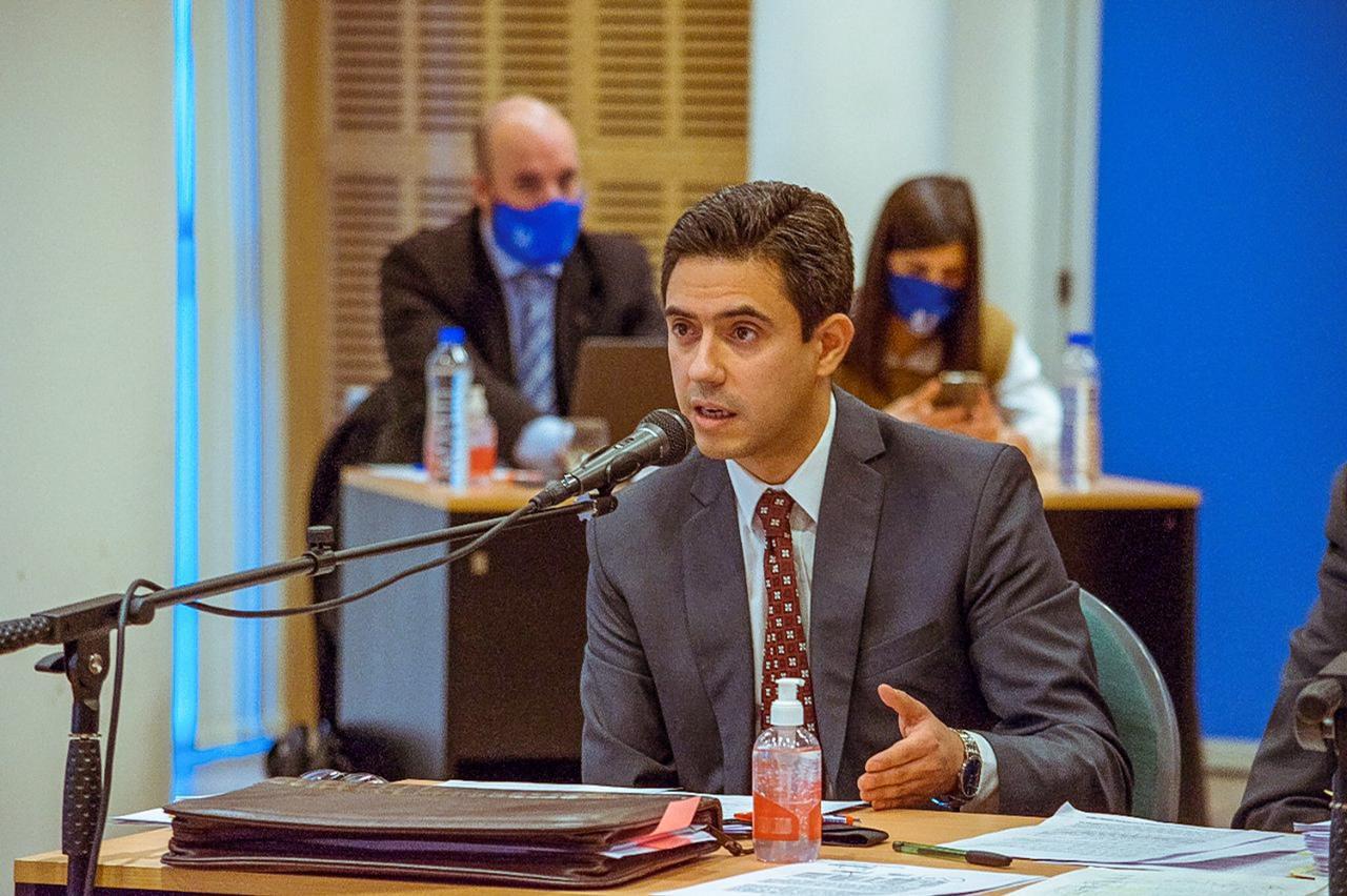 photo5062118734071703845