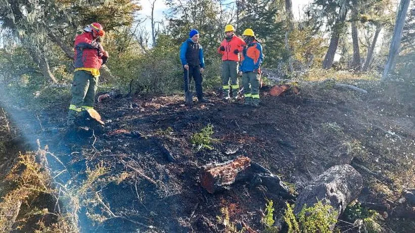 Principio de incendio Lago Yehuin