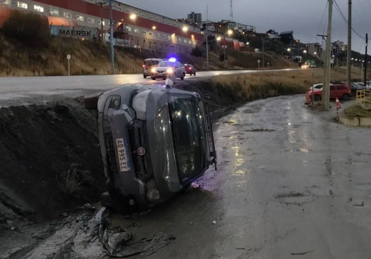 Despiste y vuelco- USHUAIA
