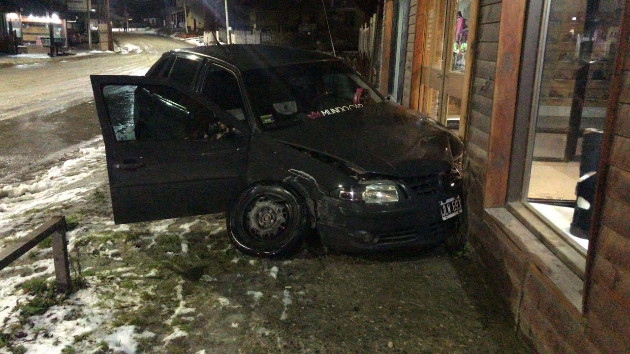 Choque contra un local Tolhuin