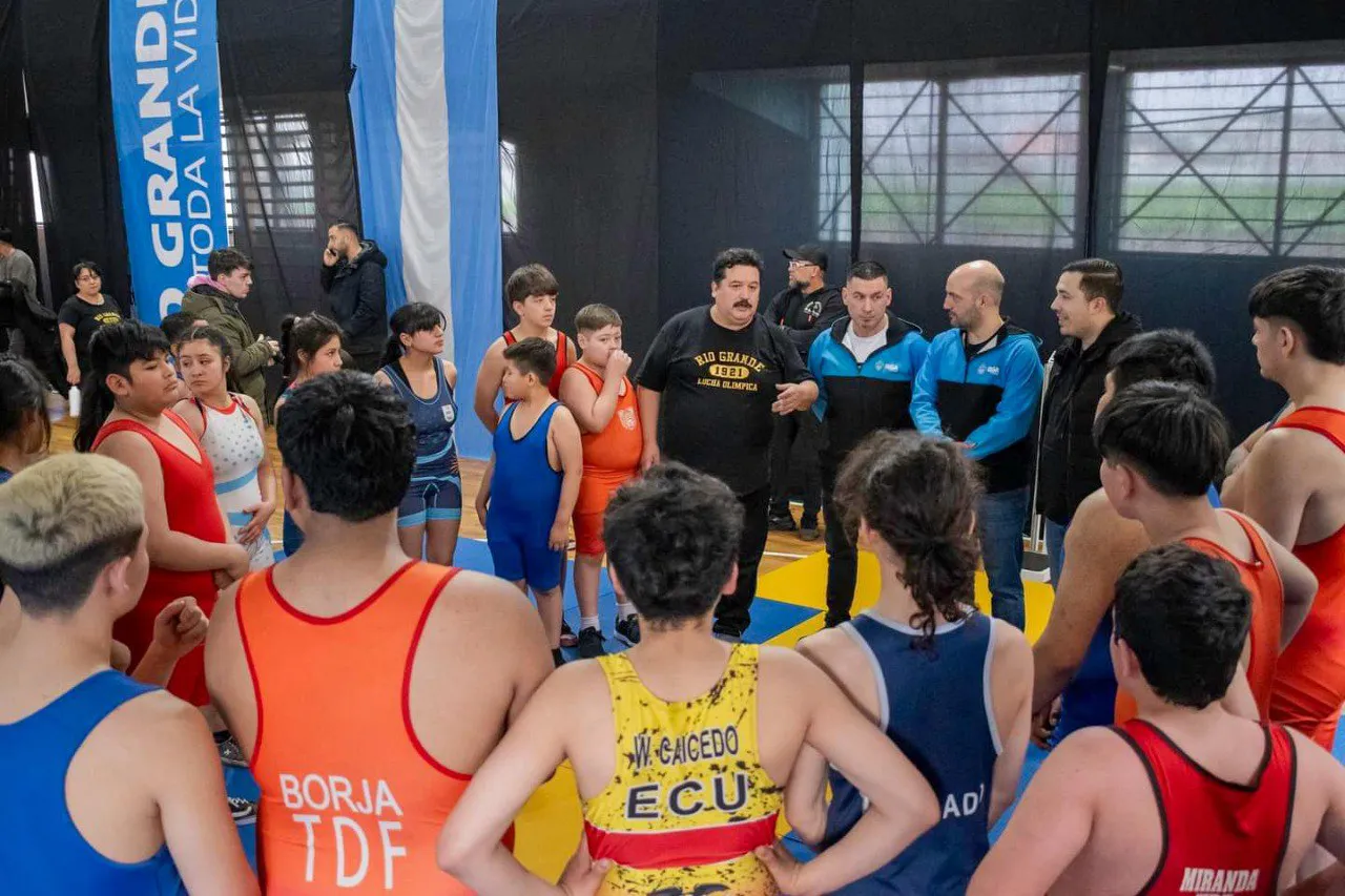 photo_5032956576146763529_y