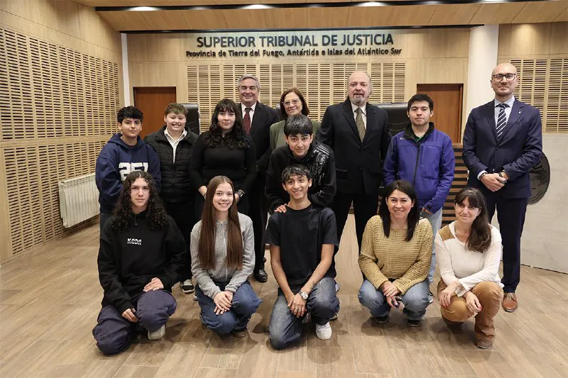 STJ VISITA DE ESTUDIANTES