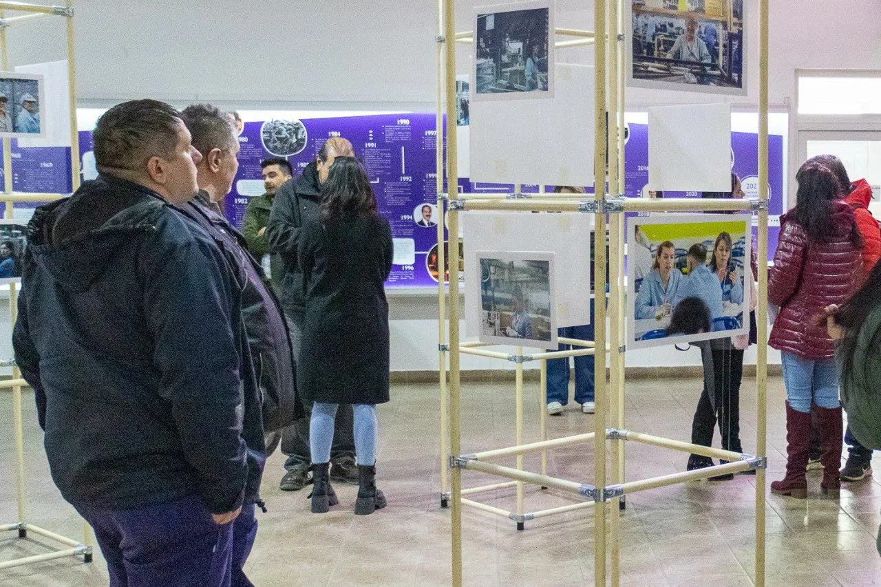 muestra fotográfica “Mujeres Metalúrgicas” 