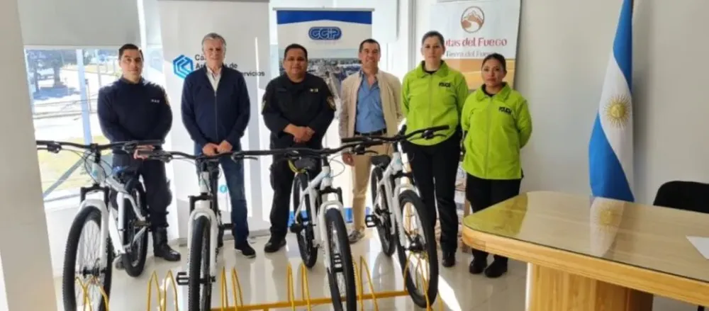 Cámara de Comercio- donación a la Policia