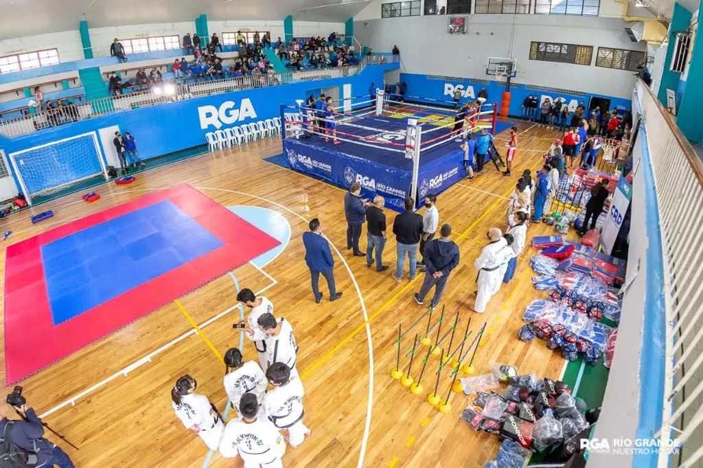 Entrega elemento deportivos