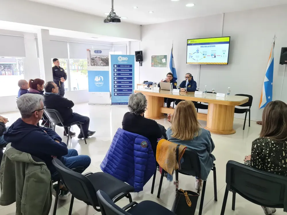 Charla sobre ciberdelitos y ciberseguridad (2)