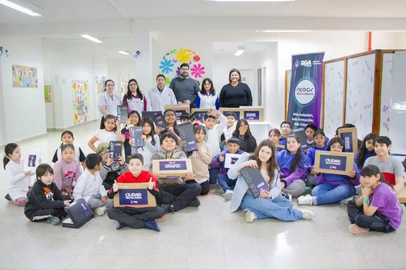 Equipamiento tecnológico Escuela 4