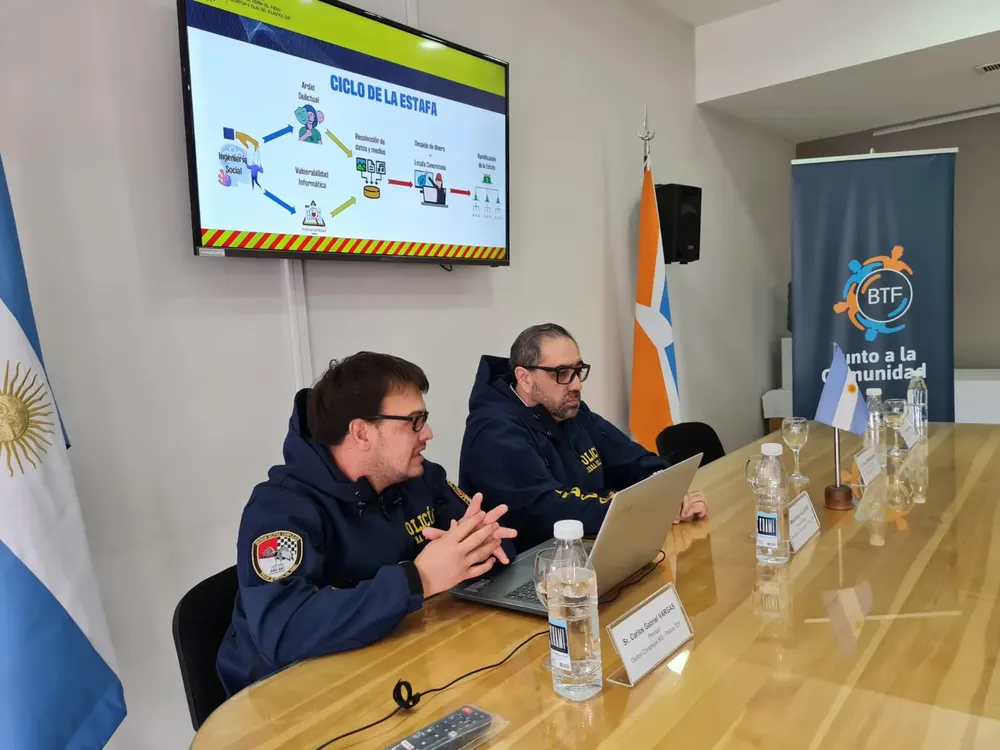 Charla sobre ciberdelitos y ciberseguridad