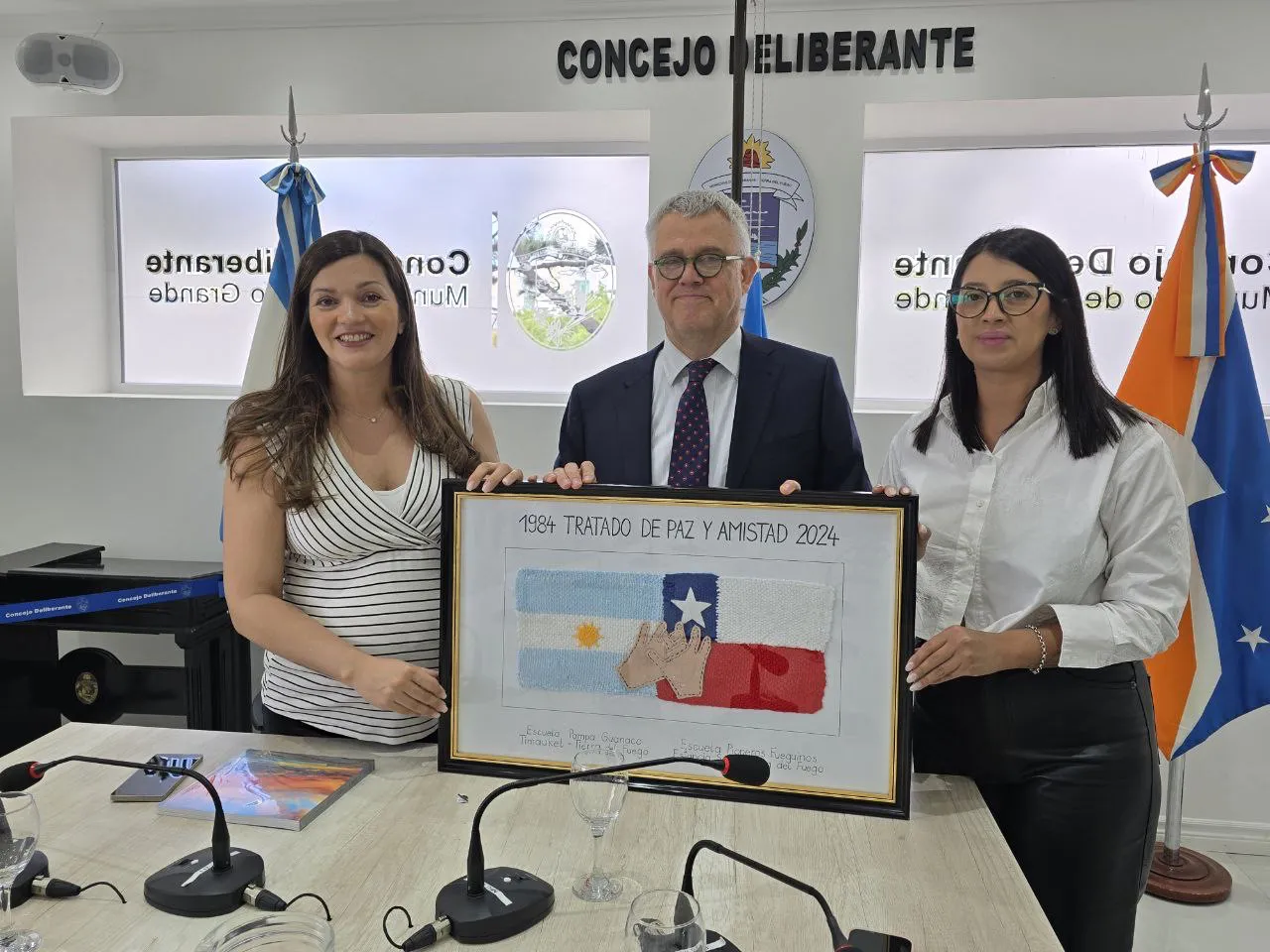 Zamora/Vargas/ Cónsul de Chile 