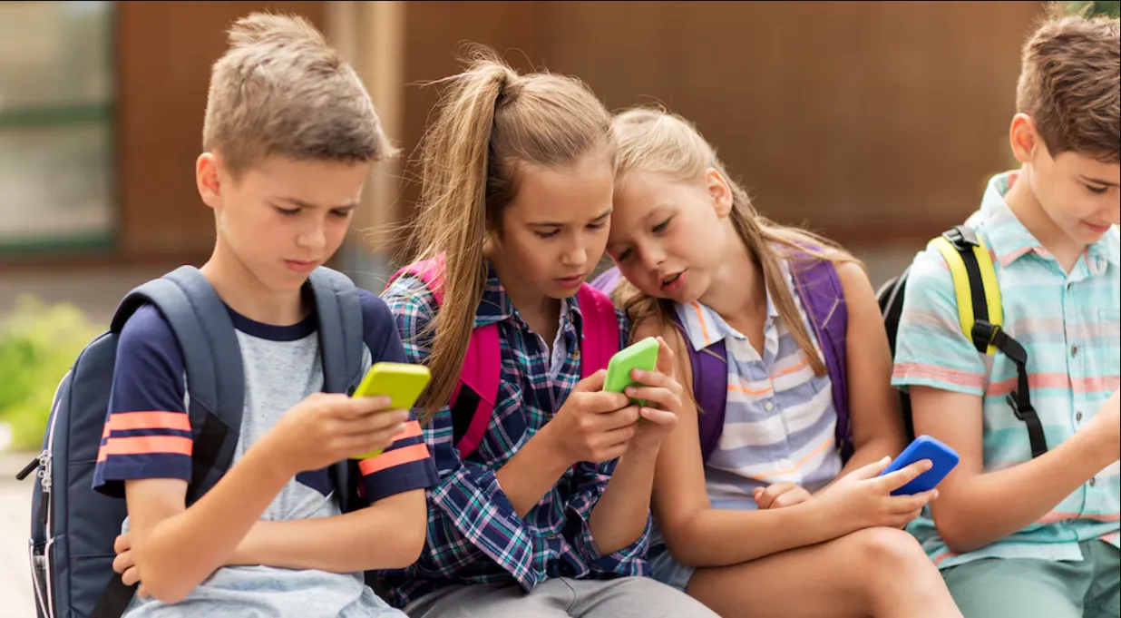 niños con celular