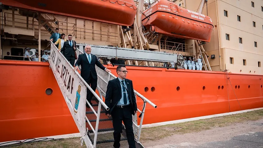 Visita-Embajador ARA aLMIRANTE irizar