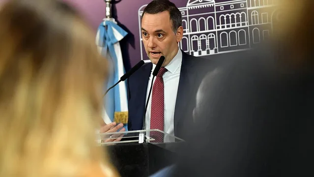manuel adorni