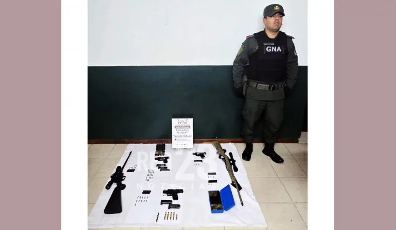gendarmeria-incauta-armas-en-control-en-ruta-a-tolhuin_z63D