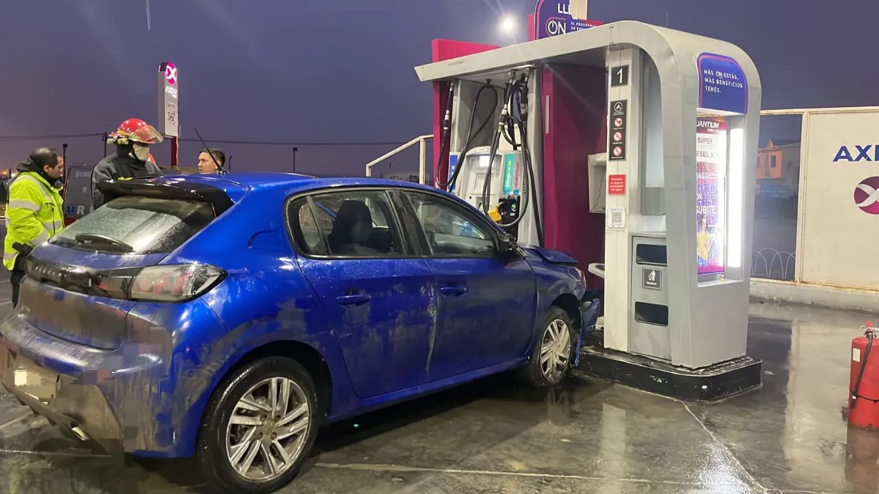 Choque surtidor Axion San Martín y Pellegrini