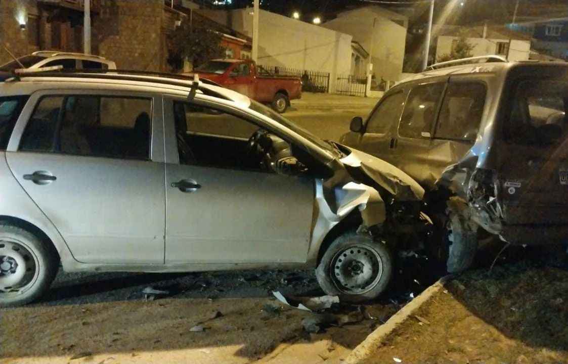 Uno de los vehículos colisionados en la calle 17 de mayo