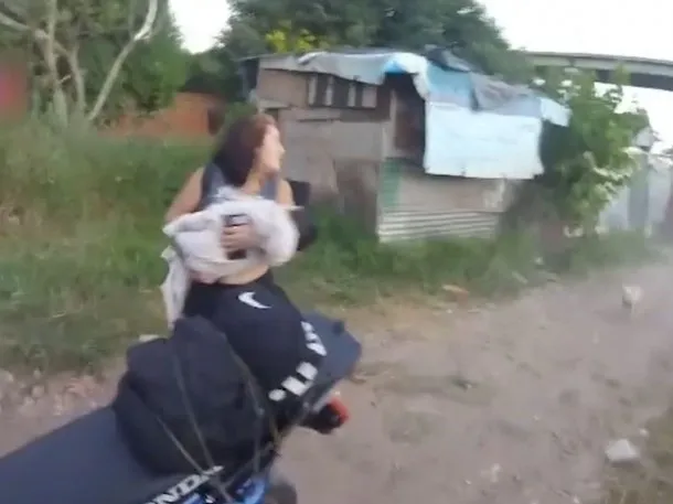 policia-salva-un-bebe