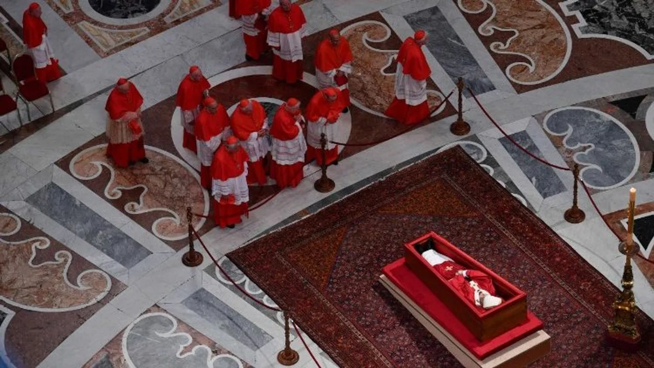 papa francisco feretro