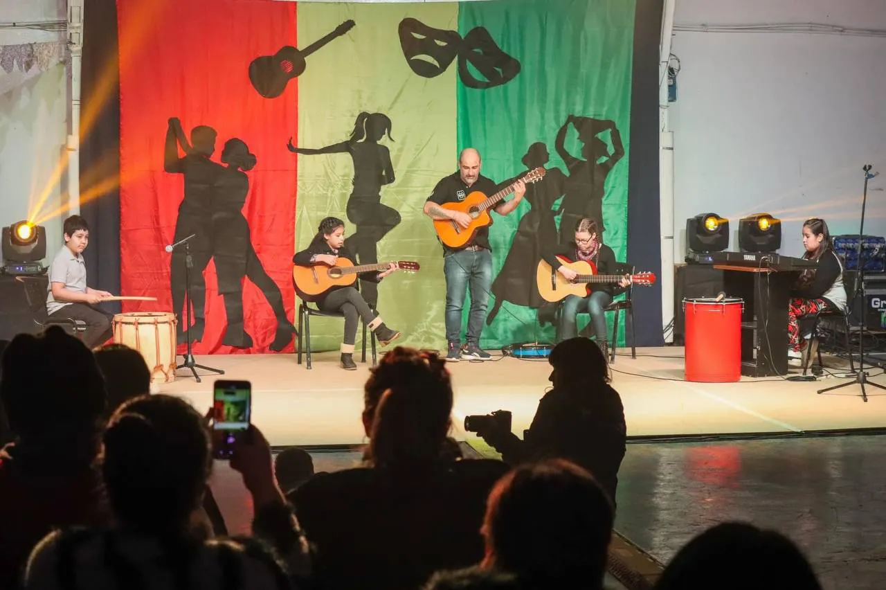 velada artística Tolhuin
