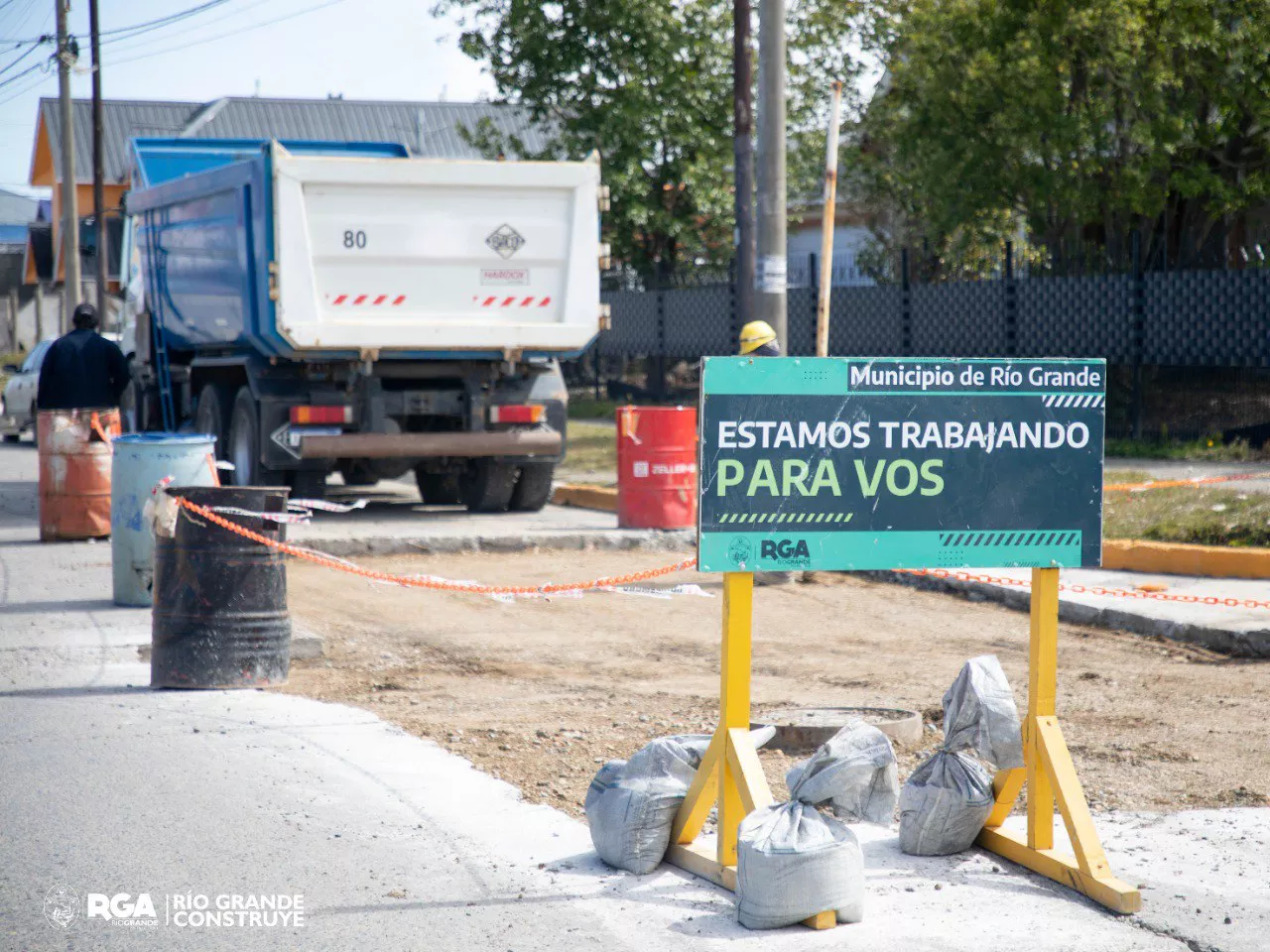 Trabajos de bacheo y pavimentación Río Grande