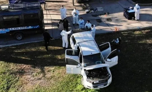 camioneta-carlos-perez-maria-victoria-caillava