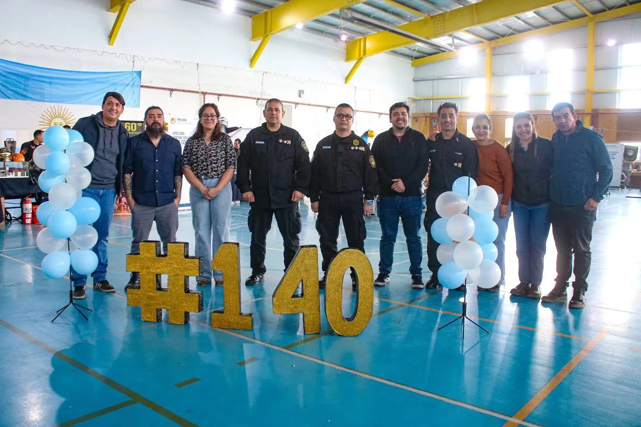 expo conociendo a tu policía tolhuin
