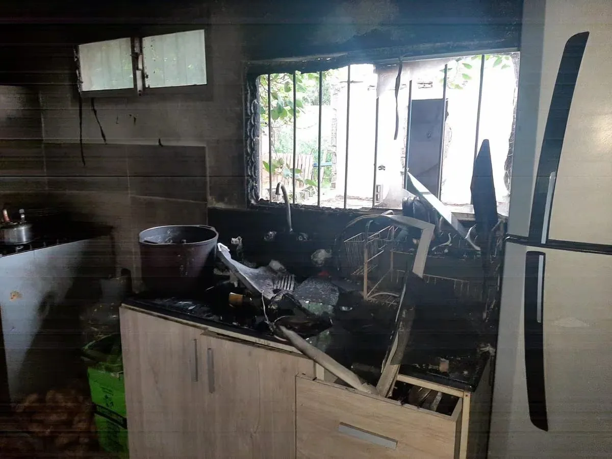 denunció a narcos y le prendieron fuego la casa 