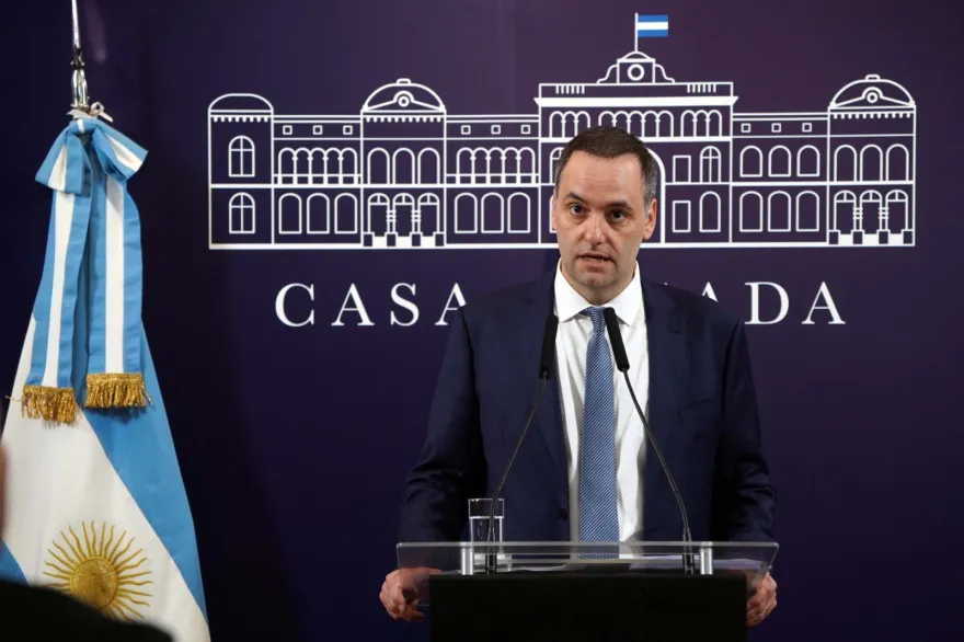 adorni conferencia