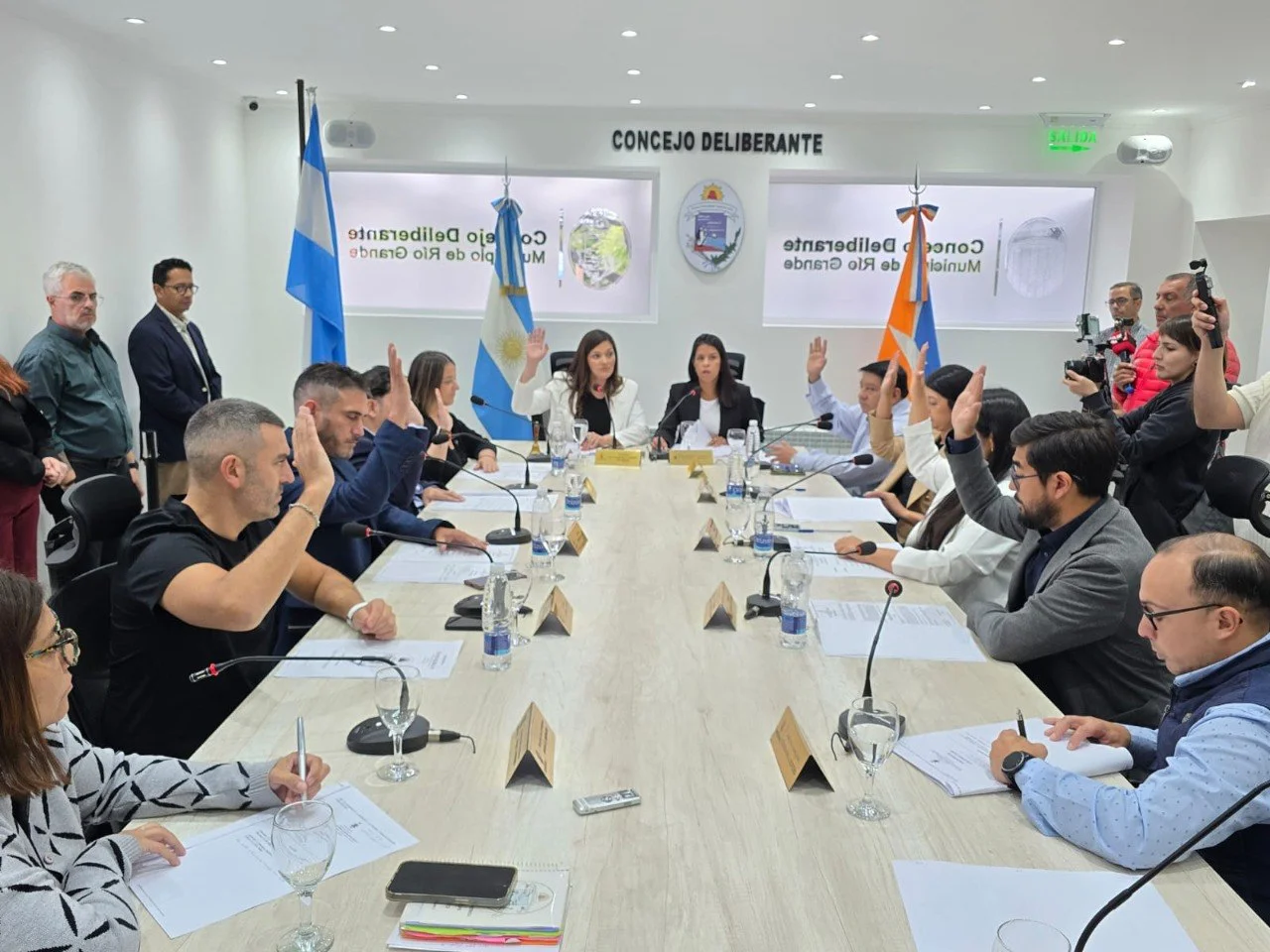 Sesión Espefial renuncia Lucía Rossi 