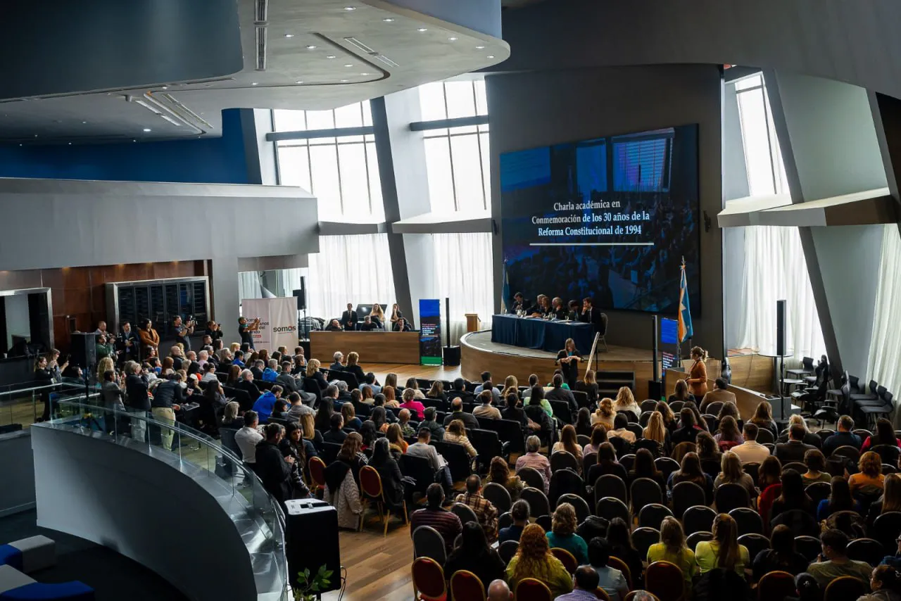 charla 30 años de la reforma 