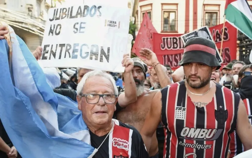 Jubilados hinchas movilizacion