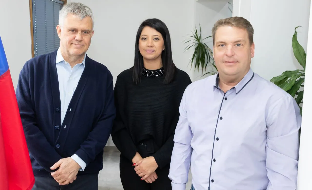 Cónsul de Chile, Florencia Vargas y Raul Von der Thusen