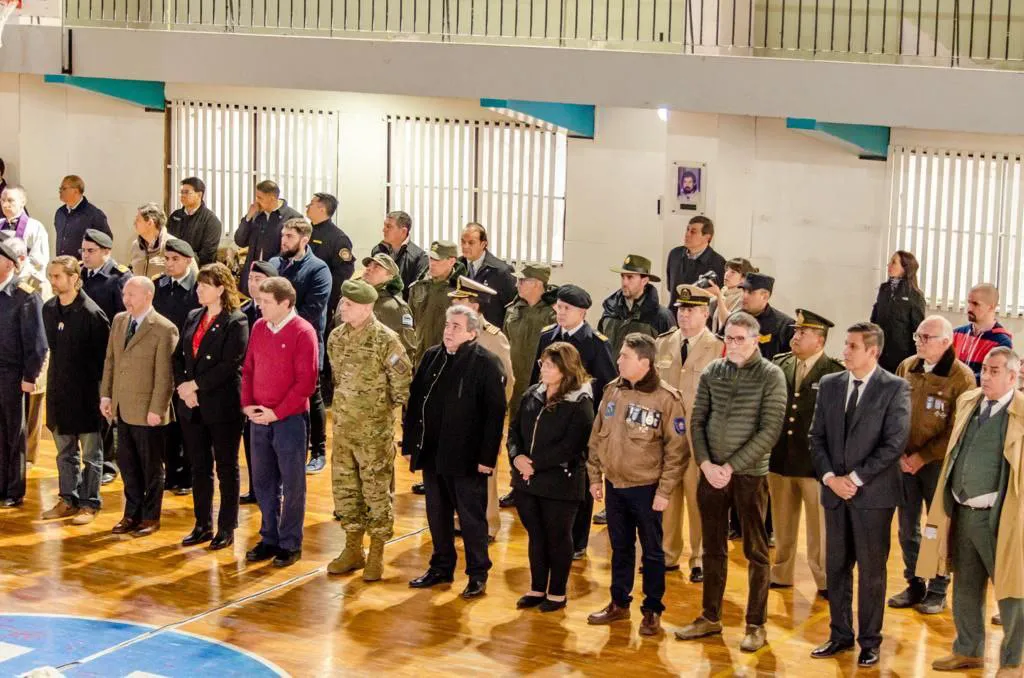 Becerra Acto Día del Ejercito