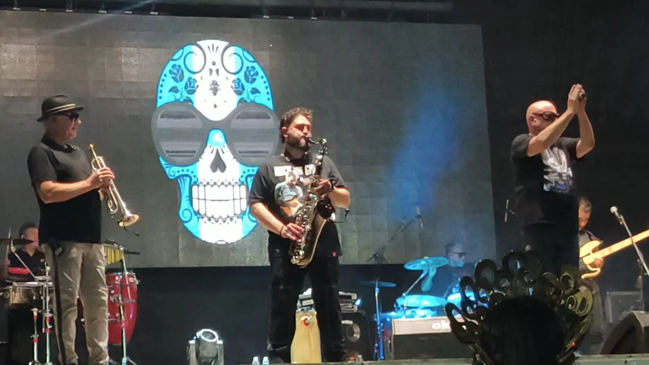 saxofonista con la Mosca