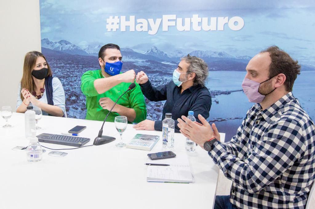 photo5048606006749276662